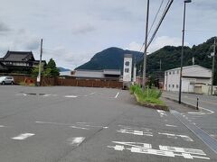 観光案内所で情報収集後、徒歩で駅周辺を観光します。まずは道の駅。駅の裏手というか、線路を挟んで駅舎と反対側にあります。