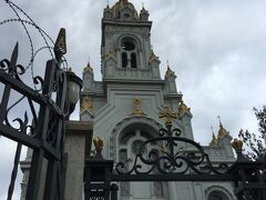 歩いているうちにたどり着いたのがこの聖ステファン教会。
ここもキリスト教会ですが、さっきの教会とは違って、ブルガリア正教会だそうです。