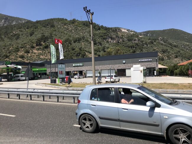 アクヤカはバスターミナルがないらしく、道端でバスを降ろされてしまった