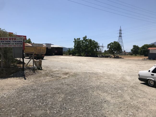 バスセンターは無いようで、こんなとんでもないところでバスを降ろされてしまった、