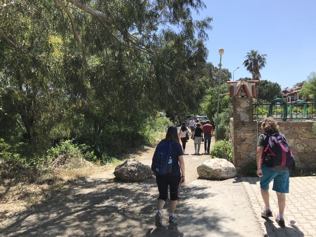 河口近くの乗り場まで歩く