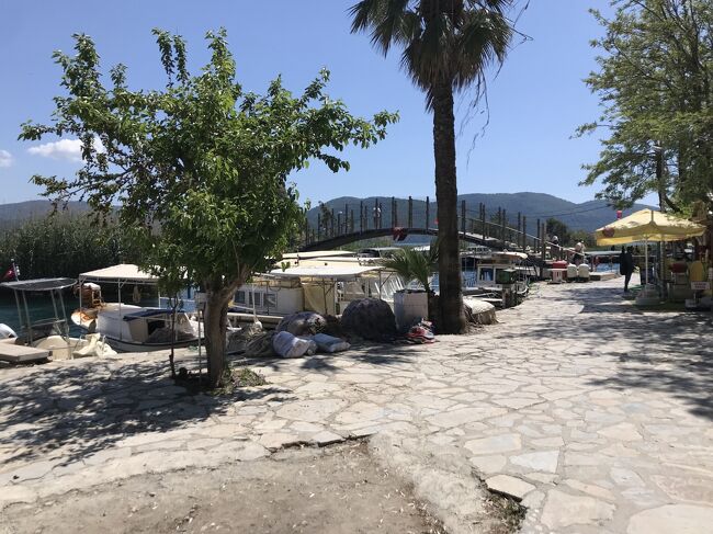 河口近くの乗り場まで歩く