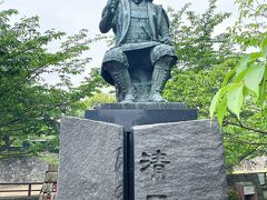 熊本城を築城した加藤清正公像。
今でも熊本県民から親しまれているとか。
