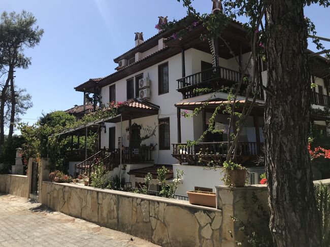 Nail Çakırhan eviの近くの普通の家