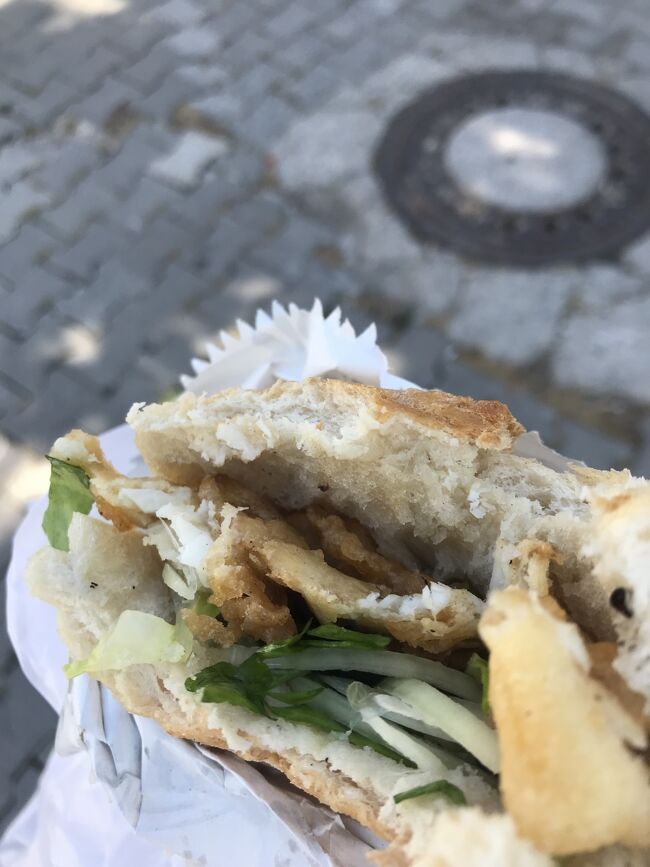 バルク・エクメッキという魚のサンドウィッチのようなもの、美味い