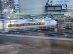 昔の常磐線特急に使われていた車両だ。伊豆クレイルと同じ車両ですな。そんな伊豆クレイルも、短い運行が終了されるようです。もうすぐ上野駅です。