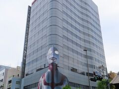 これがあるのは玩具メーカーのバンダイ本社ビル。