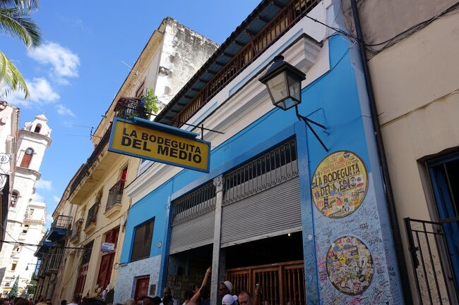 ラ・ボデギータ・デル・メディオ<br />ここもヘミングウェイが通ったバーの一つ。<br />モヒートが有名なお店。