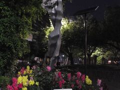 日暮里南公園。
この躍動的なオブジェが印象的。