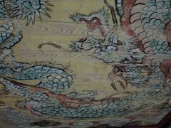 城上神社
1577年に毛利元就が建設。
1818年に描かれた天井画は宙を舞う龍で、
真下で手を叩くと音響効果で｢龍の鳴き声｣が聞こえる。