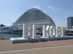 映えスポットの「BE　KOBE」
撮影順番待ちの人々の隙を縫ってパシャッ

