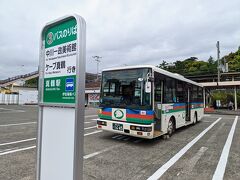 バスで真鶴岬先端まで移動します。