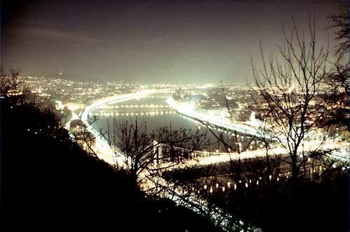 ドナウ川の夜景です。<br />