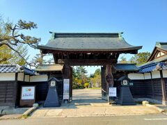 上杉神社の西側に上杉家第１４代の上杉茂憲伯爵邸があります。
