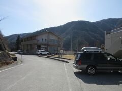 「道の駅　伊吹の里」から「姉川ダム」にやって来ました
「道の駅　伊吹の里」から「姉川ダム」は県道で13km程の道のり

ダムの直前でコースを外れますが基本的に「グランスノー奥伊吹」と言う関西最大級のスキー場へのアクセス途中に在ります。