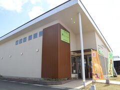 さつま町で生茶だいふくを販売している湯気院さん。
その息子さんたちが経営しているのが菓子工房 Konomoto（このもと）さん。
私の地元の洋菓子店では見ることのないお洒落であか抜けた店内にびっくりしました。