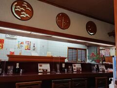 急な長い階段上るのもなあ、、、と思ったら横に手頃な寿司屋があった。そばもやっている。実は、有馬温泉は山側なので、大阪駅よりさらに寒く感じたので、まずは体を温めます。