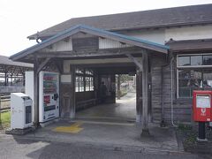 ●JR/美濃赤坂駅

とっても古い駅舎です。
駅の開業は、1919年です。
