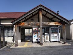 ●JR/小泉駅

1918年に開業した駅です。
お隣がJR/多治見駅で、市街地が近い事もあってか、それなりに利用されてる人はいらっしゃいました。
今日は、この駅界隈でランチをしようと思います。