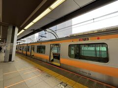 荷物を東京駅のコインロッカーに預けて
中央線に乗って立川へ。