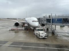 いつものように始まりは伊丹空港から…
この日もB787で横浜への出張に出発です。