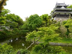 黒いお城は好みです♪

水堀と本丸丑寅櫓。
（二之丸にも丑寅櫓があるので紛らわしいですが、こちらは本丸の丑寅櫓）
