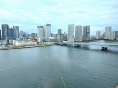 右手には「晴海大橋」。