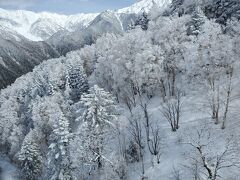 翌朝は新穂高へ！ホントは昨日行った方がルートはよかったんだけど、天気が今日のがよかったので急遽変更でした
(切符もフリー切符というありがたさ！)

変更したかいあって！最高にキレイ

冬の晴れた日ってこんなにキレイだとは！！！！
めちゃくちゃ感動です