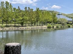 駅から5分。
北側にある矢ケ崎公園。
歩いているだけで心地よい。