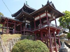 　ここには「普明閣」という京都・清水寺を思わせる舞台があります。