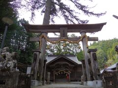 三嶋神社。
どっしりとした鳥居です。