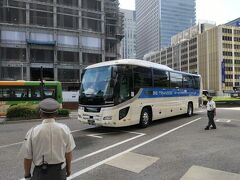 成田空港まで東京駅からバスで行くことにしました。
バスで行くのは初めてなので少しワクワクします。
