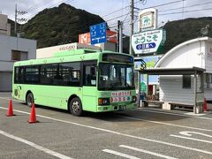 小豆島島内を走る路線バスです。最高運賃が300円とお得です。
