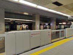 堺筋本町駅で堺筋線に乗り換えました。
堺筋線は阪急の車両も入ってきます。