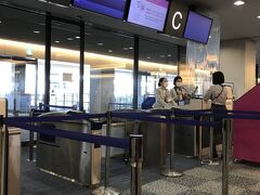 成田空港第一ターミナルから国内線ピーチチェックインも搭乗口も変更になりました。３年前の国内線は第三ターミナルイメージが強かったです。
でも電車降りて５分でチェックイン出来てギリギリ時間だったのでホッとしました。