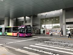 国際線ターミナル到着。別に国際線へ乗り継ぐわけではなく。