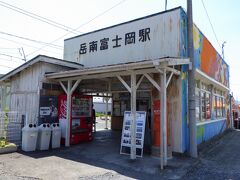 終点まで行かず、岳南富士岡駅で降りました