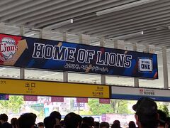 久し振りの西武球場前駅。
球場の開場がもうすぐなので混み合ってます。