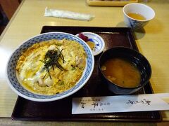 駅近くのお店で昼食。混雑しているお店が多く、軽く昼食難民でした。