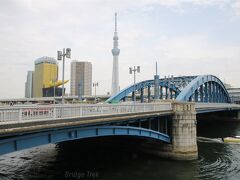 【駒形橋】
1927年(昭和2年)竣工、2ヒンジアーチ橋

こちらも帝都復興院担当６橋の一つ。
この６橋は早期開通が求められる状況下でありながら、鈑桁橋の２橋を除いて異なる形式の橋が採用され、真っ先に開通した相生橋を除いて今なお供用されているのがすごいですね。