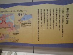 ロケーション
松江は、西の宍道湖と東の中海を結ぶ大橋川沿いに建設されました。
戦国時代は、大橋川南岸の白潟集落が港町として栄え、その名は中国にも知られました。現在天満宮があります。
地名に含まれる｢潟｣からわかるように、湿地帯でした。
尼子氏や毛利氏は、富田城を出雲統治の拠点としていました。