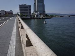 現在の松江大橋。
地元では、シンプルに大橋と呼ばれます。
川の名前の由来となったスポットです。