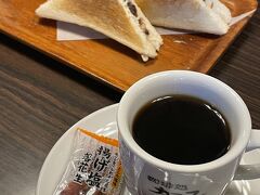 五郎さんの食べていたあんトーストとブレンドコーヒー。サクサクのトーストとあん・生クリームがおいしい～