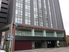 宿泊ホテルは観光にも便利なアゴーラ金沢。金沢駅からはバスで移動です。

駅で金沢市内1日フリー乗車券600円を購入しました。