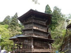 鶴ヶ城と共に会津若松観光の定番ともいえる「さざえ堂」
