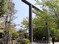 と言いながら、ナワテ通りを少し入ってみると神社がありました。