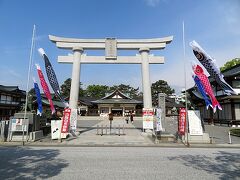 先へ進むと廣島護國神社がある。立派な鳥居の両側にはこいのぼりがあり、子供の日が近いことを思い出す。ゴールデンウィークはいつも海外旅行のことばかり考えていたが、今は金銭的にも時間的にも、そして精神的にもそんな余裕はない。2泊の国内旅行で精いっぱいだ。