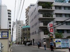 　爆心地にも行ってみた。島内科医院の前にそれを示す案内板があった。