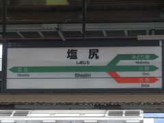 2022.03.27　中津川ゆき普通列車車内
塩尻は３つに分かれる交通の要衝。