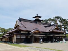 復元された箱館奉行所にもせっかくなので入って見学してみます。
入館料500円。